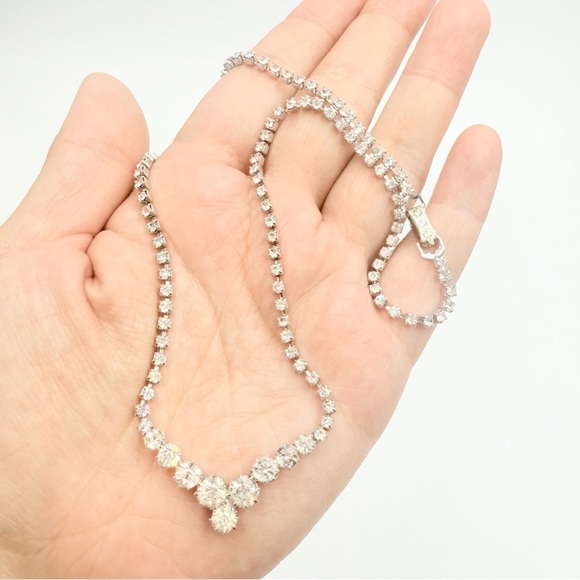 Vintage Chevon Shaped Silver Tone Clear Crystal rhinestones Necklace - Picture 1 of 8